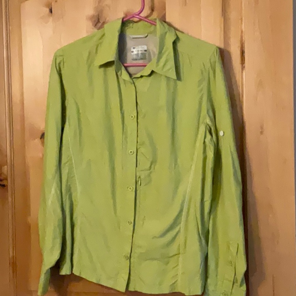 Columbia Titanium ladies shirt size small excellent condition no stains or tear